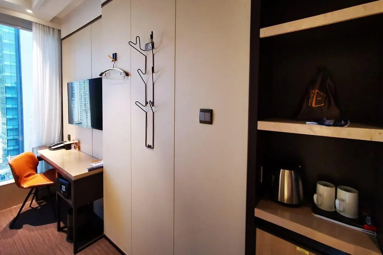 E Hotel Hongkong 3*,